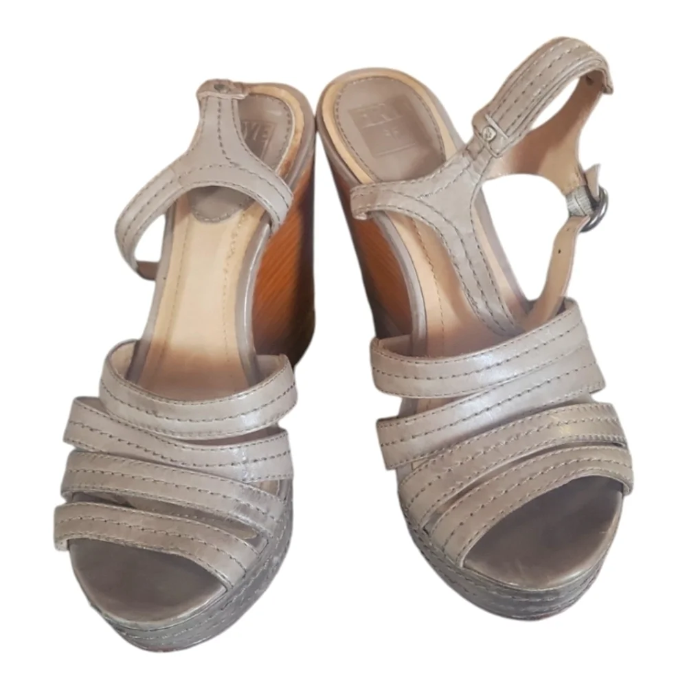 Frye Corrina Stitch Taupe/Gray Leather Platform Wedge Heel Strappy Sandals Sz 7